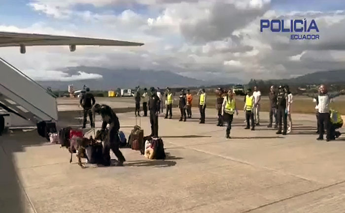 policia-descarta-bomba-tras-amenaza-a-un-vuelo-procedente-de-amsterdam-ecuador221.com_.ec_ Policía descarta bomba tras amenaza a un vuelo procedente de Ámsterdam