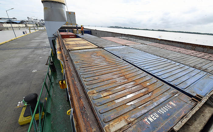extienden-horarios-en-el-muelle-caraguay-para-facilitar-el-abastecimiento-a-galapagos-ecuador221.com_.ec_ Extienden horarios en el muelle Caraguay para facilitar el abastecimiento a Galápagos