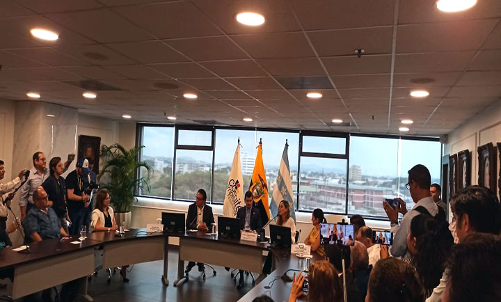 ecuador 221 fernando-villavicencio-participo-en-conversatorio-con-empresarios-de-guayaquil-ecuador221.com_.ec_ Fernando Villavicencio participó en conversatorio con empresarios de Guayaquil