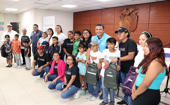 mies-entrega-80-kit-de-utiles-escolares-a-beneficiarios-en-el-triunfo-ecuador221.com_.ec_ MIES entrega 80 kit de útiles escolares a beneficiarios en El Triunfo