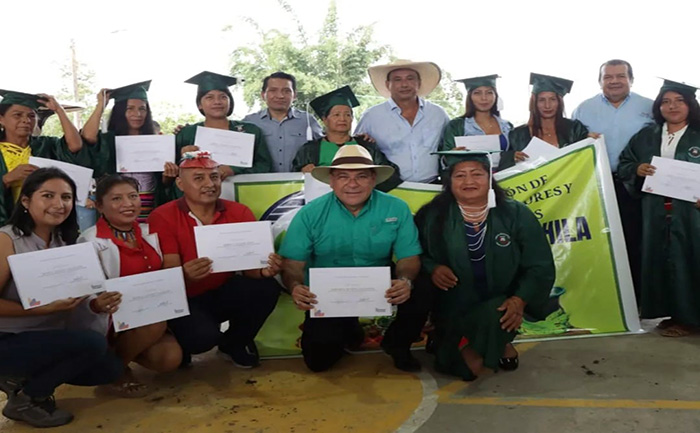 ecuador 221 productores-de-santo-domingo-reciben-mas-de-35-mil-dolares-en-equipos-e-insumos-ecuador221.com_.ec- Productores de Santo Domingo reciben más de 35 mil dólares en equipos e insumos