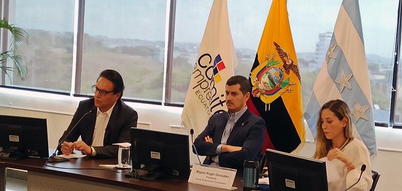 ecuador 221 villavicencio-cee Fernando Villavicencio participó en conversatorio con empresarios de Guayaquil
