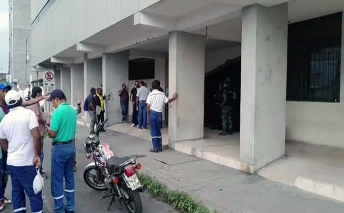 artefacto-explosivo-estallo-en-edificio-de-la-prefectura-de-esmeraldas-ecuador221.com_.ec_ Artefacto explosivo estalló en edificio de la Prefectura de Esmeraldas