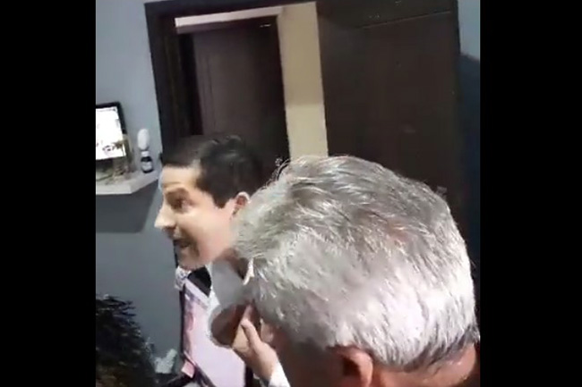 concejal-de-salinas-cesar-pinoargote-amenaza-de-muerte-a-varias-personas-en-una-oficina-ecuador221.com_.ec_ Concejal de Salinas, César Pinoargote, amenaza de muerte a varias personas en una oficina