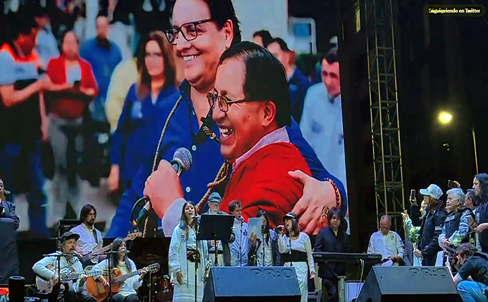 hijas-de-fernando-villavicencio-cantaron-en-cierre-de-campana-del-movimiento-construye-ecuador221.com_.ec_ Hijas de Fernando Villavicencio cantaron en cierre de campaña del Movimiento Construye