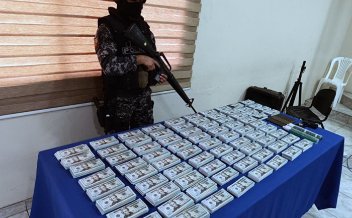 ecuador 221 policia-decomisa-65-mil-dolares-falsos-en-santo-domingo-de-los-tsachilas-ecuador221.com_.ec_ Policía decomisa 65 mil dólares falsos en Santo Domingo de los Tsáchilas
