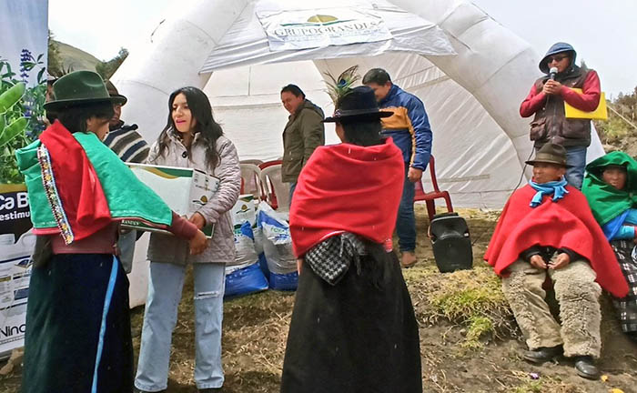 productores-de-chocho-se-benefician-con-paquetes-fitosanitarios-ecuador221.com_.ec_ Productores de chocho se benefician con paquetes fitosanitarios