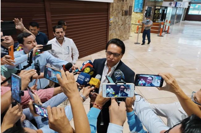 villavicencio-presentara-denuncia-por-la-firma-ilegal-de-contratos-petroleros-ecuador221.com_.ec_ Villavicencio presentará denuncia por la firma ilegal de 21 contratos petroleros