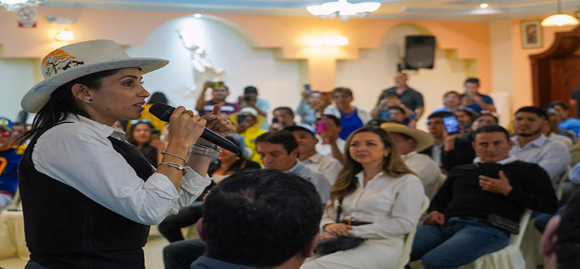 Luisa-Gonz´lez-en-Loja Los candidatos Daniel Noboa y Luisa González visitaron Guayaquil y Loja