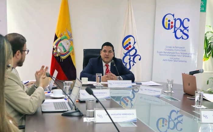 alembert-vera-pierde-apoyo-para-conformar-una-veeduria-que-evalue-la-corte-constitucional-ecuador221.com_.ec_ Alembert Vera pierde apoyo para conformar una veeduría que evalúe la Corte Constitucional