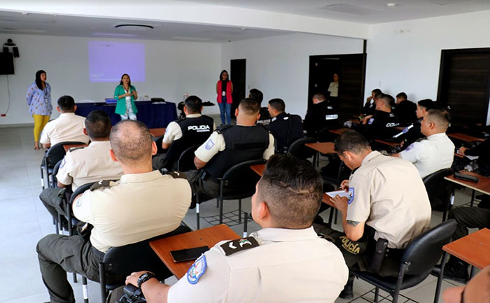 cne-capacitara-a-2300-policias-previo-a-la-segunda-vuelta-electoral-ecuador221.com_.ec_ CNE capacitará a 2.300 Policías previo a la Segunda Vuelta Electoral