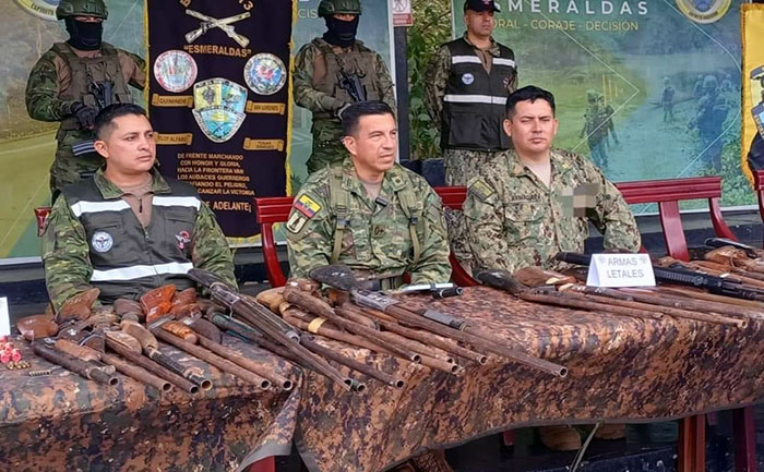 fuerzas-armadas-presento-armas-municiones-y-explosivos-incautados-ecuador221.com_.ec_ Fuerzas Armadas presentó armas, municiones y explosivos incautados