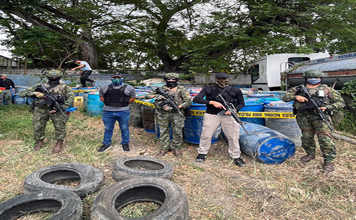 ecuador 221 seis-detenidos-por-trafico-ilegal-de-combustibles-en-esmeraldas-ecuador221.com_.ec_ Seis detenidos por tráfico ilegal de combustibles en Esmeraldas