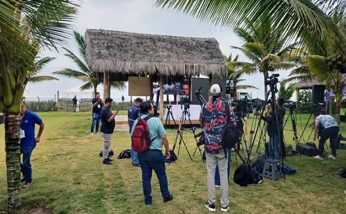 daniel-noboa-espera-resultados-en-una-casa-junto-a-la-playa-en-olon-ecuador221.com_.ec_ Daniel Noboa espera resultados en una casa junto a la playa en Olón