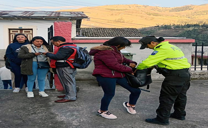 policia-recomienda-no-llevar-bolsos-de-mano-o-mochilas-a-los-recintos-electorales-ecuador221.com_.ec_ Policía recomienda no llevar bolsos de mano o mochilas a los recintos electorales  