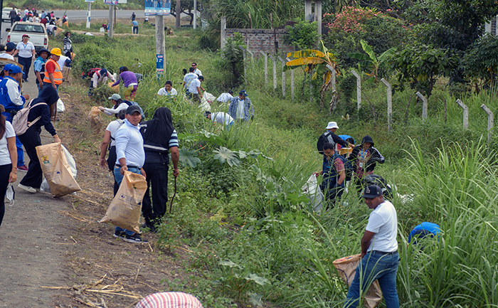 realizaron-campana-de-limpieza-en-la-ruta-los-chirijos-ecuador221.com_.ec_ Realizaron campaña de limpieza en la Ruta Los Chirijos