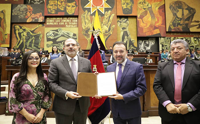 asamblea-rindio-homenaje-a-quito-en-sus-489-anos-de-fundacion-ecuador221.com_.ec_ Asamblea rindió homenaje a Quito en sus 489 años de fundación