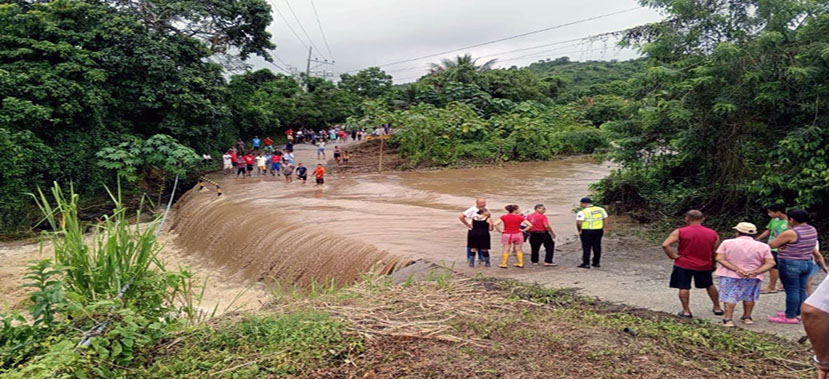 Desbordamiento-rio-Maglaralto-Valdivia ECU 911 coordina atención por desbordamiento de ríos y vías anegadas en Guayas y Santa Elena