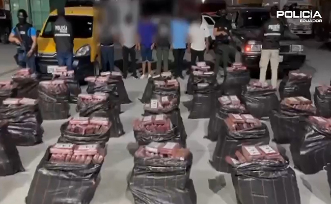 Hallan 2,4 toneladas de droga y detienen a cuatro sujetos en Guayas ...