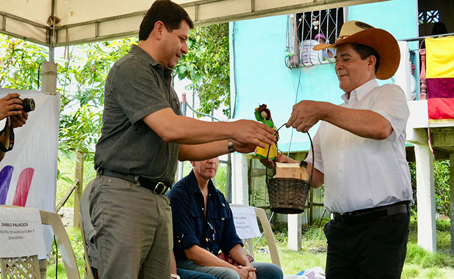 mag-entrega-insumos-agricolas-e-indemnizaciones-a-productores-de-guayas-ecuador221.com_.ec_ MAG entrega insumos agrícolas e indemnizaciones a productores de Guayas