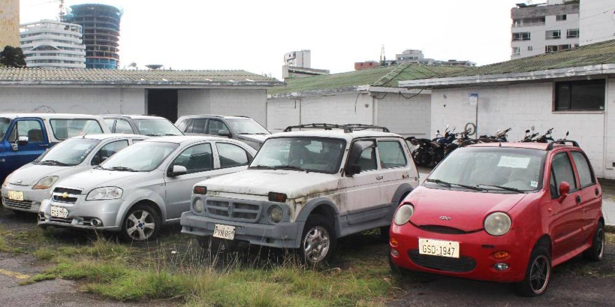 inmobiliar-anuncia-subasta-carros-motos-y-hasta-un-barco-ecuador221.com_.ec_ Inmobiliar anuncia subasta carros, motos y hasta un barco