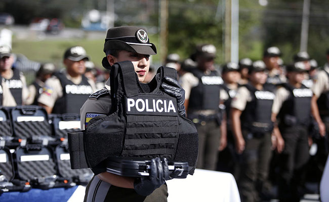 ecuador 221 presidente-entrego-armamento-y-chalecos-blindados-para-la-policia-nacional-ecuador221.com_.ec_ Presidente entregó armamento y chalecos blindados para la Policía Nacional