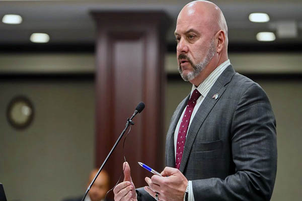 Ley para detener y deportar a inmigrantes