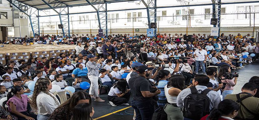 ecuador 221 entrega-de-textos-escolares Guayaquil retoma entrega de textos escolares en beneficio de 78.000 estudiantes