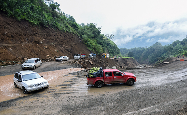 mtop-y-gobiernos-locales-trabajan-para-habilitar-el-transito-en-chimborazo-ecuador221.com_.ec_ MTOP y gobiernos locales trabajan para habilitar el paso controlado en Chimborazo