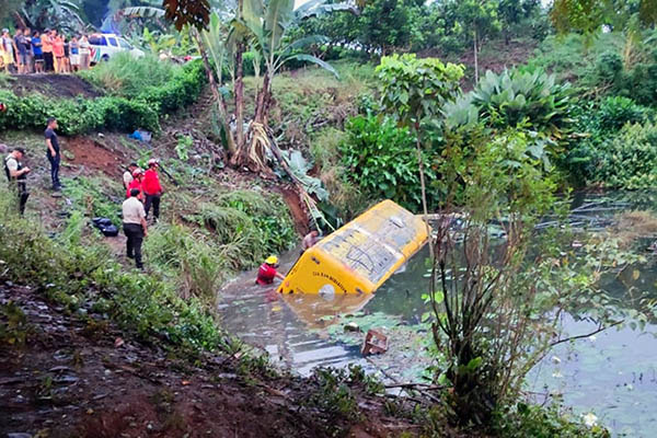 Un bus se volcó