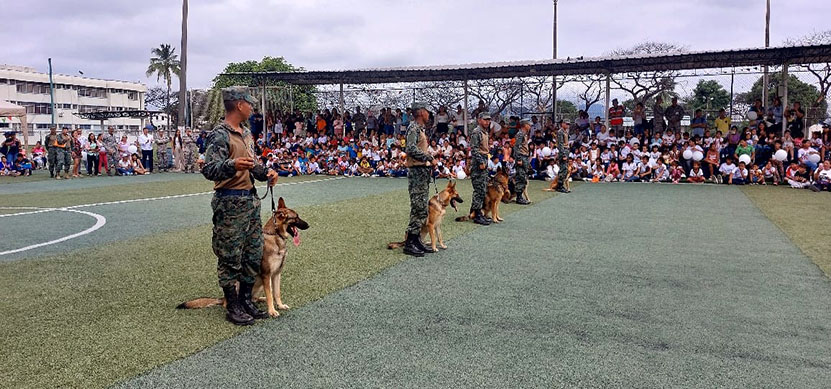 Destrezas-caninas-en-homenaje El programa “Alas para la Alegría” de la FAE homenajeó a 375 niños