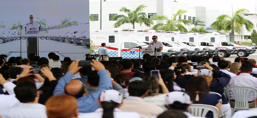 NOBOA-ENTREGA-17-NUEVAS-AMBULANCIAS Diecisiete nuevas ambulancias entregó el Gobierno a Salud