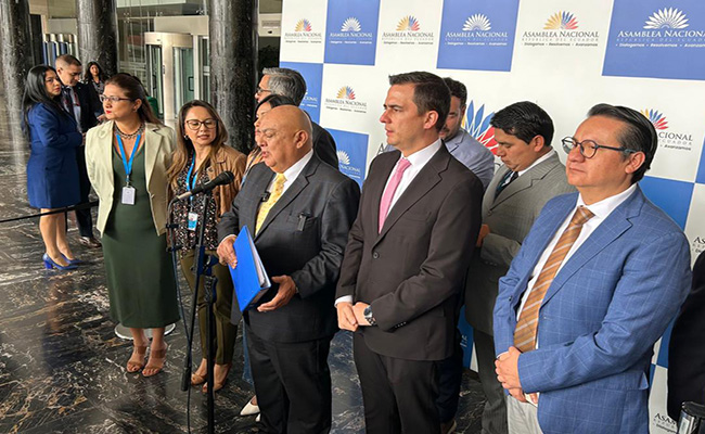 gobierno-y-psc-le-quitan-asambleistas-al-movimiento-construye-ecuador221.com_.ec_ Gobierno y PSC le 'quitan' asambleístas al movimiento Construye