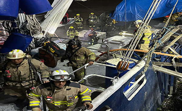 tres-muertos-en-incendio-de-un-barco-pesquero-en-muelle-de-la-caraguay-ecuador221.com_.ec_ Tres muertos en incendio de un barco pesquero en muelle de la Caraguay