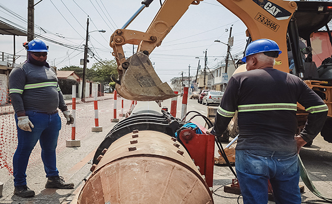 emapag-perfora-calle-para-instalar-tuberia-al-sur-de-guayaquil-ecuador221.com_.ec_ EMAPAG perfora calle para instalar tubería al sur de Guayaquil