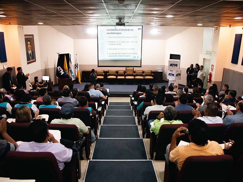 expertos-nacionales-e-internacionales-participan-en-encuentro-de-movilidad-sostenible-ecuador221.com_.ec_ Expertos participaron en encuentro de Movilidad Sostenible