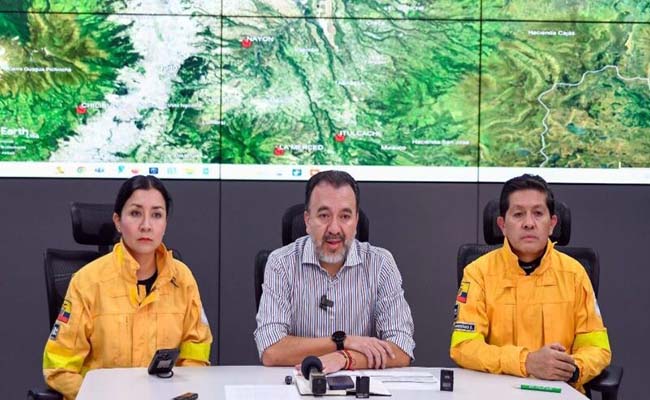 los-bomberos-trabajan-para-sofocar-incendios-en-nayon-la-merced-pifo-ecuador221.com_.ec_ Los bomberos trabajan para sofocar incendios en Nayón, La Merced, Pifo