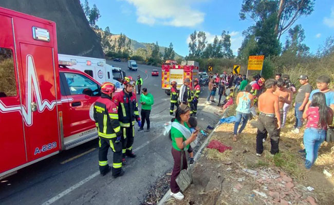 ocho-muertos-y-9-heridos-deja-siniestro-de-transito-en-via-pifo-papallacta-ecuador221.com_.ec_ Ocho muertos y 9 heridos deja siniestro de tránsito en vía Pifo-Papallacta