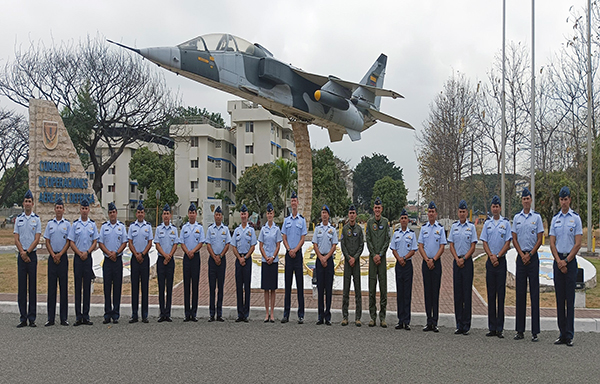 oficiales-pilotos-y-tecnicos-de-la-fae-terminaron-curso-ecuador221.com_.ec_ Oficiales pilotos y técnicos de la FAE terminaron curso