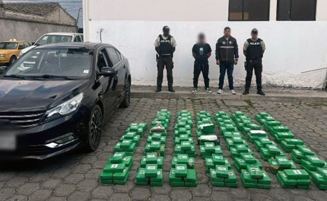 Policía decomisa droga