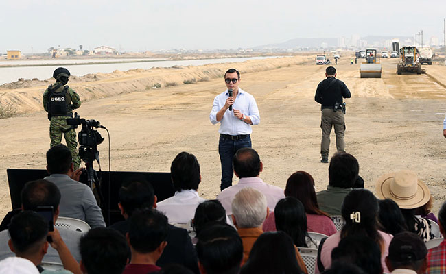 presidente-noboa-entrego-recursos-para-financiar-obras-en-santa-elena-ecuador221.com_.ec_ Presidente Noboa entregó recursos para financiar obras en Santa Elena