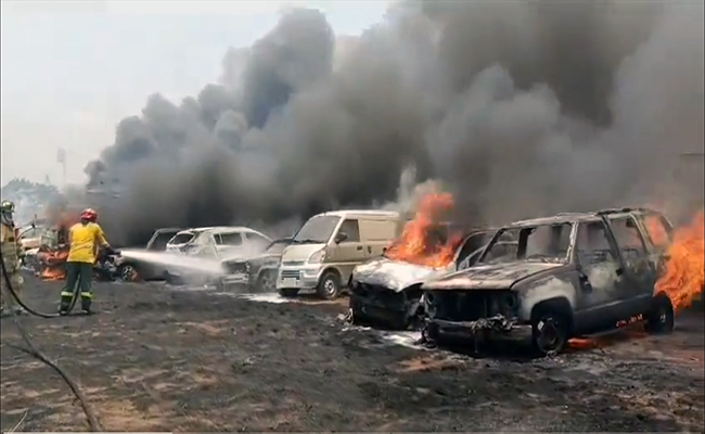 Seis vehículos calcinados por incendio