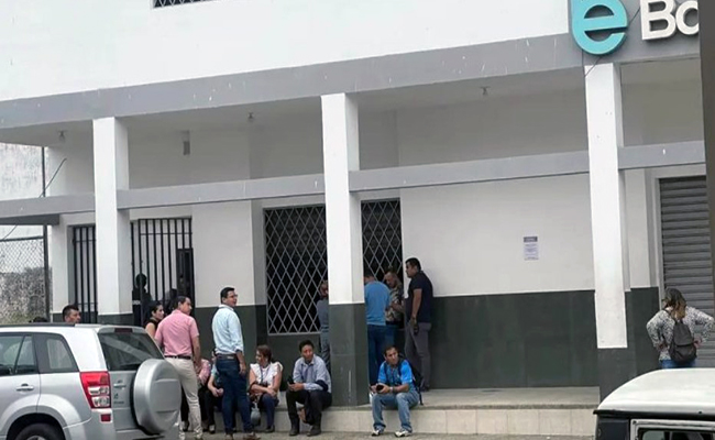 Delincuentes roban 276 mil dólaresen agencia de BanEcuador en Calceta