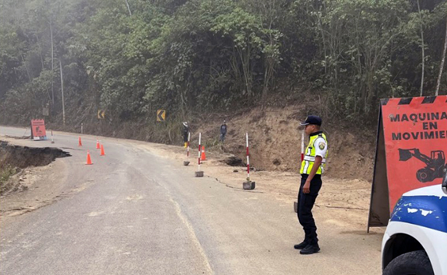 la vía Cuenca-Girón-Pasaje cerrada al tráfico