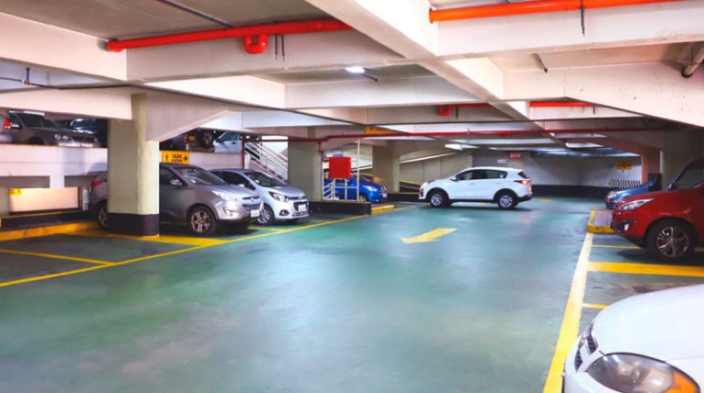 Estacionamiento gratuito para vehículos eléctricos en Quito