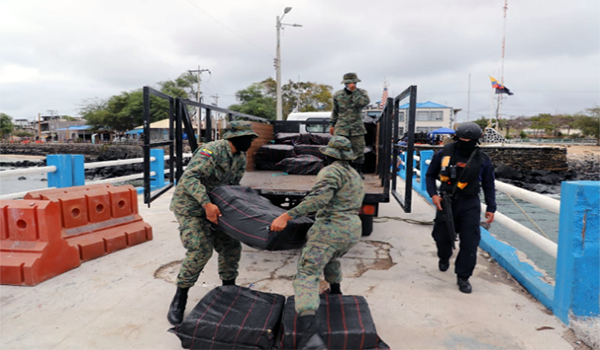 guardacostas—capturan-66-bultos-de-cocaina-en-agua-internacionales.ecuador221.com_.ec_ Guardacostas capturan 66 bultos de cocaína en agua internacionales