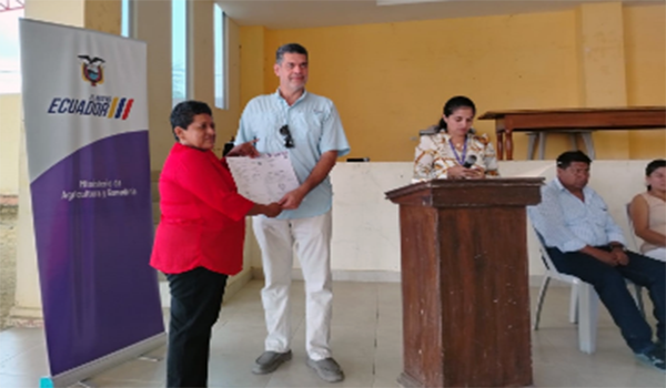 MAG entrega beneficios de la Agricultura Familiar Campesina a productores