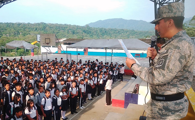 Militares realzan los valores cívicos