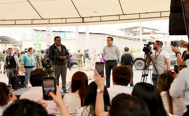 presidente-noboa-visito-centro-de-salud-de-el-cambio-en-machala-ecuador221.com_.ec_ Presidente Noboa visitó centro de Salud de El Cambio, en Machala