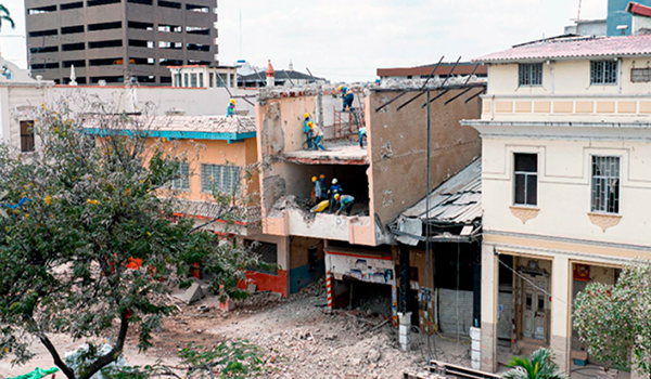 Solo quedan tres pisos del edificio Fantasía